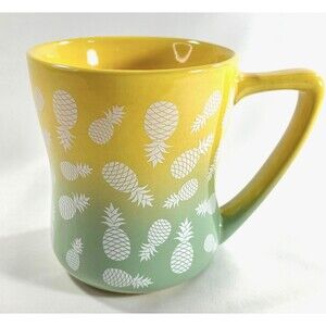 EDIBLE ARRANGEMENTS Pineapple Motif 20 oz. Ceramic Coffee Cup Mug Tropical Large